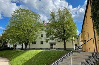 WILLKOMMEN IN IHREM NEUEN ZU HAUSE - Renovierte 2-Zimmer Wohnung ab sofort verf&uuml;gbar in Sulzbach-Rosenberg