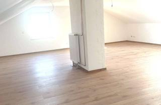 Bitte nur Mailanfragen: Gro&szlig;z&uuml;gige sanierte sch&ouml;ne Wohnung im 2. OG (DG) in Obertraubling