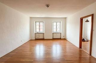 Au&szlig;ergew&ouml;hnlich gro&szlig;z&uuml;giges Wohnen auf drei Etagen &ndash; mit Dachterrasse, eigenem Garten und Balkon in Tittmoning