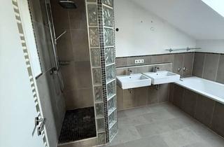 Gro&szlig;z&uuml;gige Obergeschosswohnung mit Dachterasse in Manching