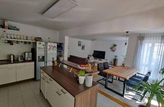 Von Privat: Grosse 3-Zimmer-Erdgeschosswohnung mit Balkon in Laufer Toplage in Lauf an der Pegnitz