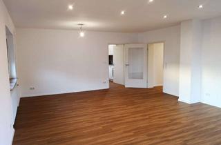 Moderne, kernsanierte 4-Zimmer-Wohnung ab 01.06.2026 mit Balkon &amp; g&uuml;nstigem Strom (114 m&sup2;) in Waldbüttelbrunn