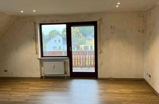 Helle 4-Zimmer Dachgeschosswohnung mit Balkon in Bindlach in Bindlach