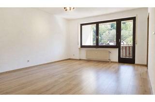 Helle 1,5-Zimmer-Wohnung mit Balkon, Garage &amp; Gr&uuml;nblick in ruhiger Lage von Bad Berneck in Ahorntal