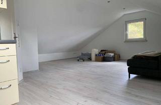 Charmante 1‑Zimmer‑Dachgeschosswohnung mit Einbauk&uuml;che in Schwanfeld in Schwanfeld