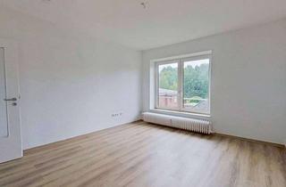 Erstbezug nach Sanierung: Helle 3-Zimmer-Wohnung mit EBK und WANNENBAD in Lägerdorf