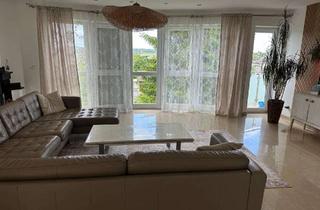 Moderne 4-Zimmer-Wohnung mit traumhafter Aussicht, 2 Balkonen, Fu&szlig;bodenheizung &amp; Garten in Pohlheim