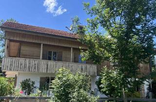 Sonnige 5-Zimmer-Wohnung m. Galerie in freist. Landhaus mit Gartenanteil und Garagen in Lenggries