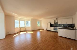 Zentral in Bad Camberg: 3 Zimmer auf 101 m&sup2;, Balkon, Einbauk&uuml;che, Stellplatz, Aufzug, Keller u.v.m.! in Bad Camberg