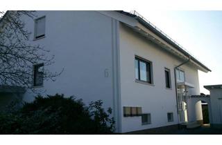 Helle 4-Zimmer-DG-Wohnung mit gro&szlig;em S&uuml;dbalkon, neuem Bad &amp; Carport in ruhiger Lage in Schöffengrund