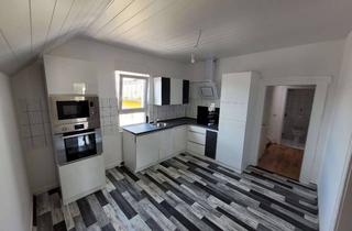 Sch&ouml;ne Dachgeschosswohnung mit drei Zimmern in Raunheim in Raunheim