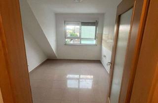 Wohnen mit Charakter: 3-Zimmer-Dachgeschosswohnung in Friedberg in Friedberg (Hessen)