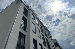 Im Herzen von Hofheim: Gro&szlig;z&uuml;giges Wohnen mit offner EBK, 2 B&auml;dern, Aufzug im Haus und Stellplatz in Hofheim am Taunus