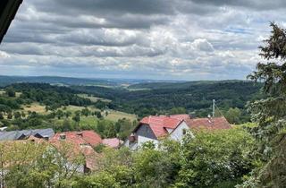 Ruhiges Wohnen im Gr&uuml;nen &ndash; Gem&uuml;tliche 3-Zimmer-Dachgeschosswohnung Schotten OT Betzenrod in Schotten