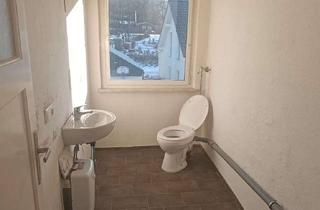 Mietfreie Zeit zur Renovierung | 5-Zimmer-Wohnung | ca. 100 m&sup2; | Wannenbad mit Fenster in Weitramsdorf