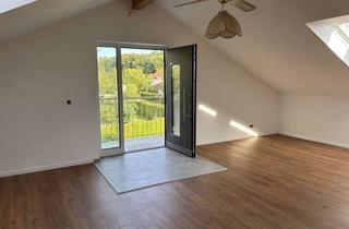 1,5-Zimmer-Dachgeschosswohnung &ndash; frisch renoviert, 2 Balkone &amp; Bergblick in Altenmarkt an der Alz