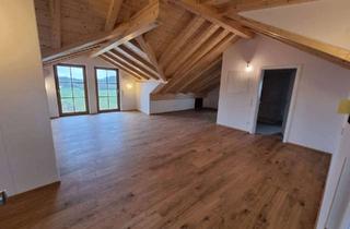 Lichtdurchflutete 2-Zimmer-Wohnung mit Sichtdachstuhl, Balkon &amp; Blick ins Gr&uuml;ne in Ebersberg