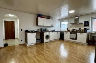 Sch&ouml;ne, gro&szlig;z&uuml;gige 3-Zimmerwohnung mit TG-Stellplatz und sonnigem S&uuml;dbalkon in zentraler Lage in Ampfing