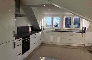 Exklusive Dachgeschosswohnung mit 2 Zimmern sowie Loggia in bevorzugter Lage von Pl&ouml;n in Plön