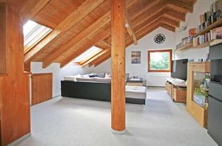 Gem&uuml;tliche und gro&szlig;z&uuml;gige 2-Zi-Dachgeschoss-Wohnung im 3-Parteien-Haus in Kaufering in Kaufering