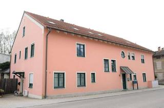 Charmante Dachgeschosswohnung mit hohen Decken und moderner Ausstattung in Taufkirchen/Vils in Taufkirchen (Vils)