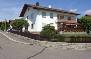 Klimatisierte, teilm&ouml;blierte 2,5-Zimmer-DG-Wohnung mit Einbauk&uuml;che in Stamsried in Stamsried