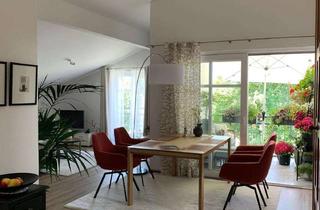 Dachgeschoss-Wohnung mit gro&szlig;er Logia + Alpenpanorama: stilvolle, zentrale 2-Zimmer-Wohnung &Uuml;bersee in Übersee