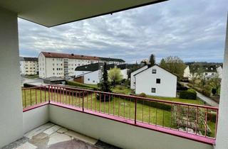 Hell &amp; gepflegt! Renovierte 2-Zi-Wohnung mit Balkon, EBK und TG-Stellplatz in zentraler Lage in Burghausen