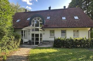 Idyllisches Wohnen: 2-Zimmer-Dachgeschoss-Wohnung mit Galerie und Balkon in Gröbenzell