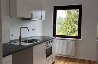 ***NEU***2-Zimmer Whg, teilsaniert &amp; in Uni-Lage*** in Groß Grönau