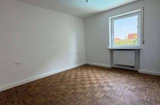 Modernisierte 2-Zimmer-Wohnung mit neuer Einbauk&uuml;che und Balkon in Meitingen in Meitingen
