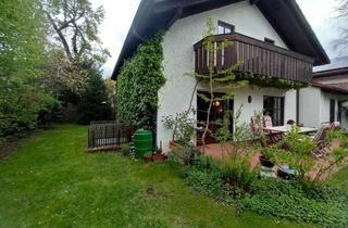 Furnished 2-bedroom apartment on the upper floor of a detached house in Neubiberg
