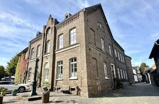 Gro&szlig;z&uuml;gige Galeriewohnung in denkmalgesch&uuml;tzter Alter Schule in Bedburg