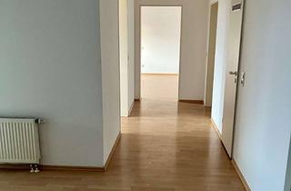 Gro&szlig;e 3-Zimmer-Wohnung mit Balkon und sch&ouml;nem Ausblick in Warstein